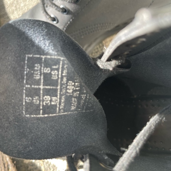 Black Matt Dr Martens size 8 women - Picture 6 of 7